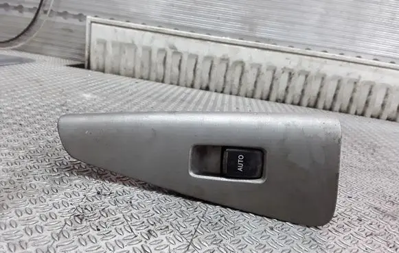 Toyota Corolla Verso E121 Electric window control switch 8403013031