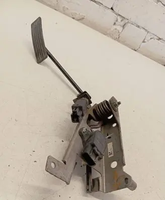 Ford Ranger Accelerator throttle pedal CB0541AC0