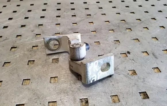Skoda Superb B6 (3T) Front door lower hinge 
