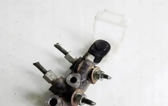 Mazda CX-3 Brake power pressure regulator 