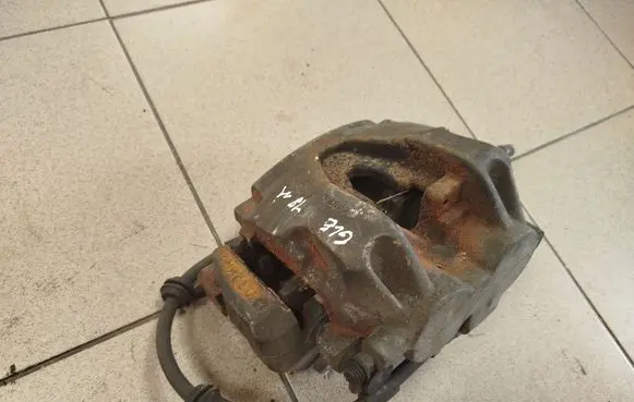 Front brake caliper