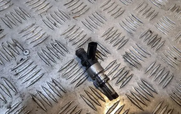 Audi A8 S8 D4 4H Fuel injector 1079036N