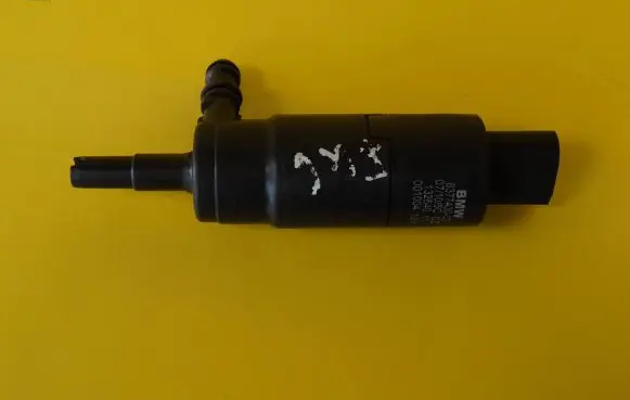 BMW 3 E46 Headlight washer pump 837743003 8377430-03