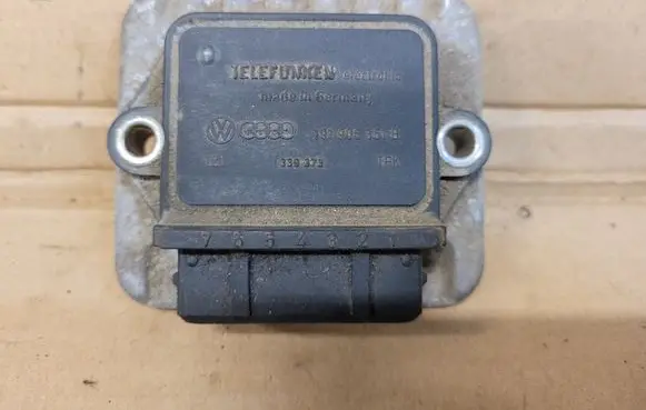 Volkswagen PASSAT B3 Ignition amplifier control unit 191905351B