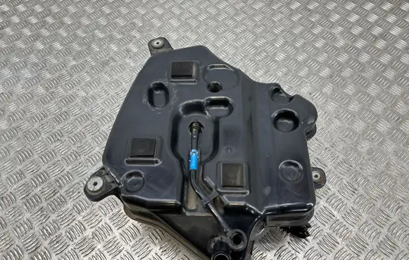 BMW 5 G30 G31 G38 AdBlue liquid reservoir 7418879