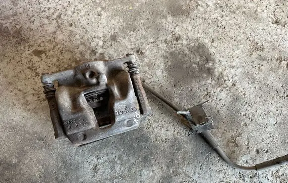 Front brake caliper