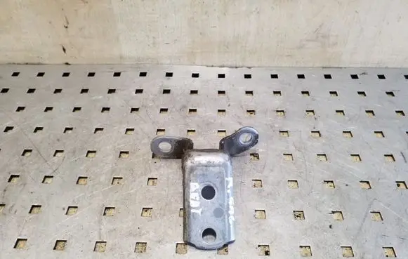 Toyota Avensis Verso Rear door lower hinge