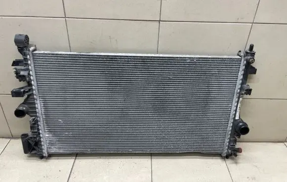 Opel Insignia A Coolant radiator 13241725