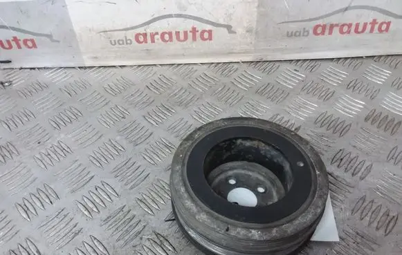 Volkswagen PASSAT B5 Crankshaft pulley 028105243Q