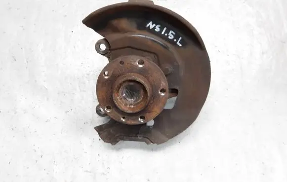 Nissan Qashqai Front wheel hub spindle knuckle 