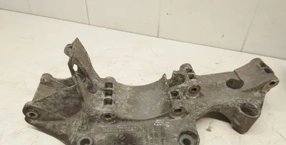 Seat Alhambra (Mk1) Engine mounting bracket 045903143
