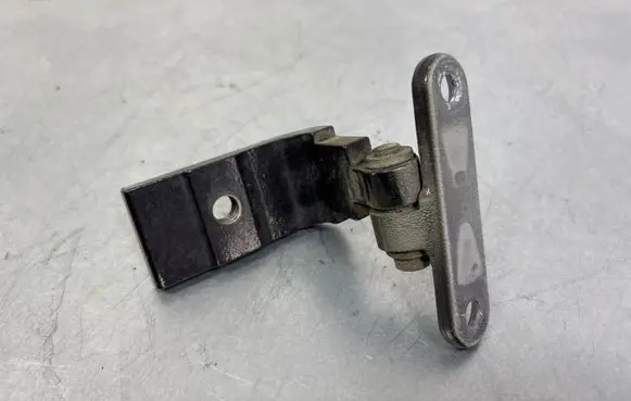 BMW 5 F10 F11 Rear door lower hinge 7185636