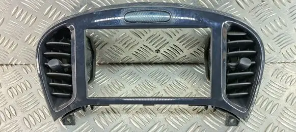 Nissan Juke I F15 Dash center air vent grill 682601KE0A