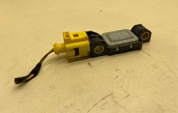 Audi A3 S3 8P Airbag deployment crash/impact sensor 4B0959643C 110403 0231A02RQG12