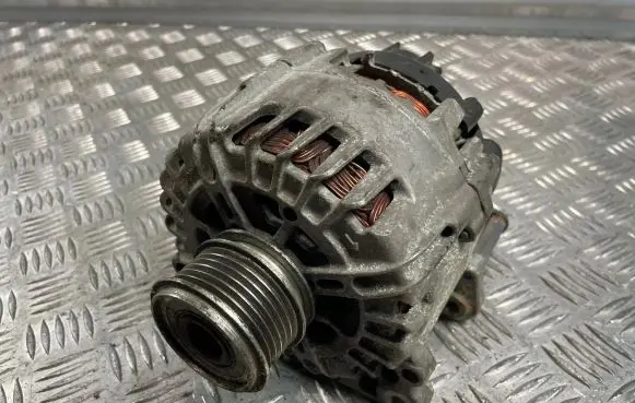 Volkswagen PASSAT B7 Generator/alternator 03L903023B