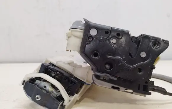 Porsche Cayenne (92A) Front door lock 8J1837015B