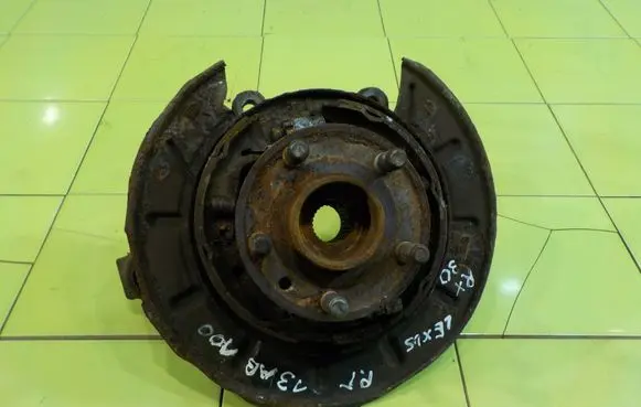 Lexus RX 300 Front wheel hub spindle knuckle 