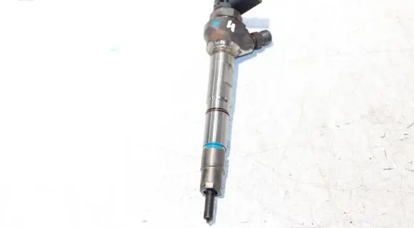 Volkswagen PASSAT B8 Fuel injector 04L130277AC 0445110469