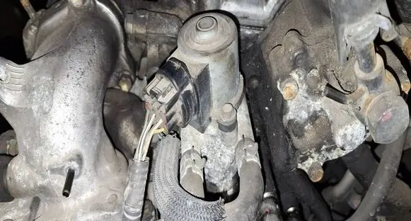 Toyota Corolla Verso AR10 EGR valve 2562027090 1350008110