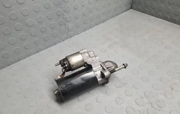 BMW 5 E60 E61 Starter motor 7796892