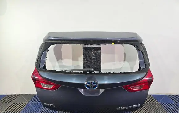 Toyota Auris E180 Tailgate/trunk/boot lid PAINTCODE8U5