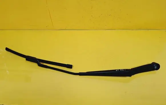 Hyundai i30 Front wiper blade arm 