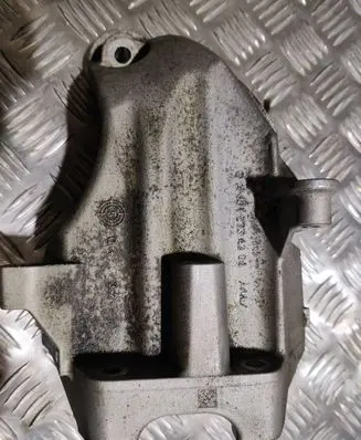 Mercedes-Benz E A207 Engine mounting bracket A6512234204 6512234204