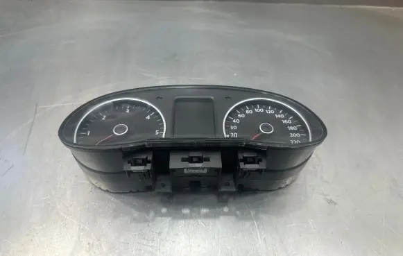 Volkswagen Polo V 6R Speedometer (instrument cluster) 6R0920861D V030411802 1020702341