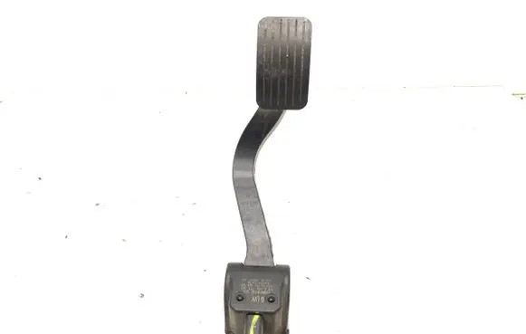 Accelerator throttle pedal