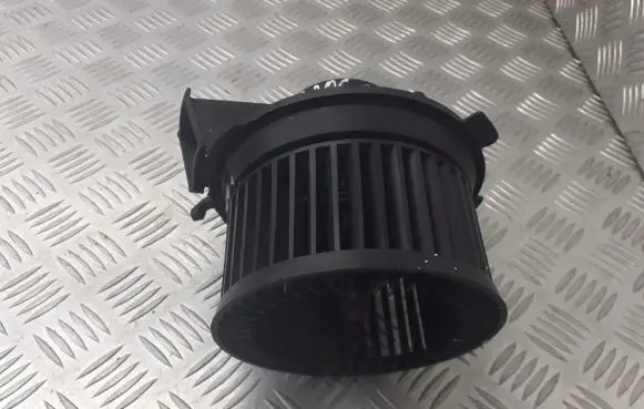 Peugeot 206 CC Front door blower motor 8090901