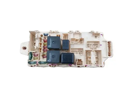 Mitsubishi Pajero Fuse module MR517611 4966C