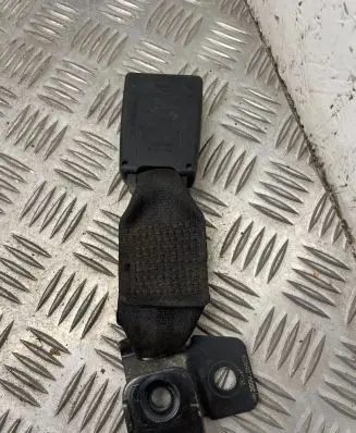 Toyota Avensis T220 Rear seatbelt buckle 30002141