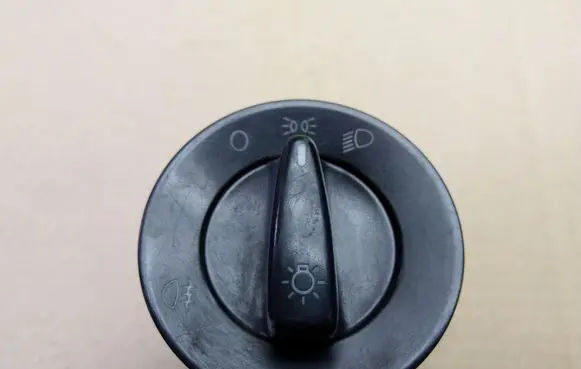 Volkswagen Golf IV Light switch 1C0941531