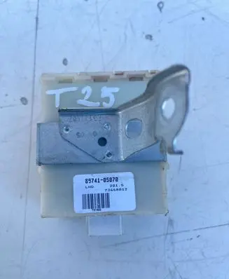 Toyota Avensis T250 Trunk door license plate light bar 05070