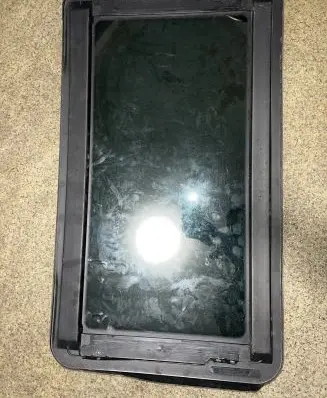 BMW 5 E39 Sunroof glass 8186143 811697058