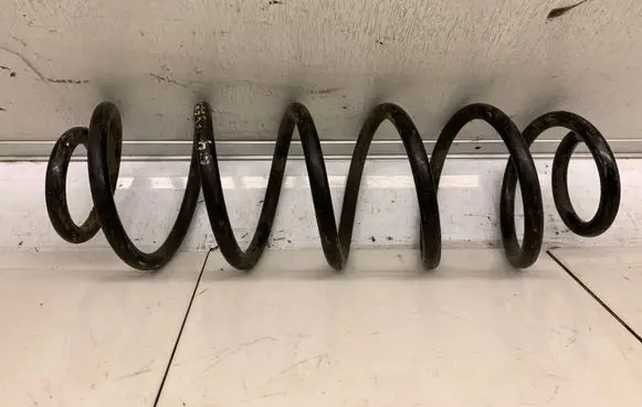 Volkswagen Golf IV Rear coil spring