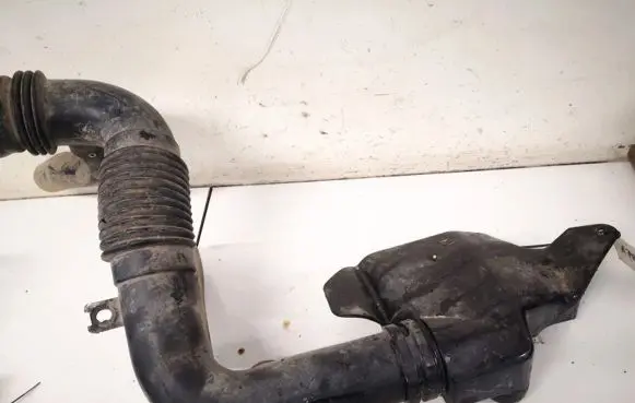 Intake resonator