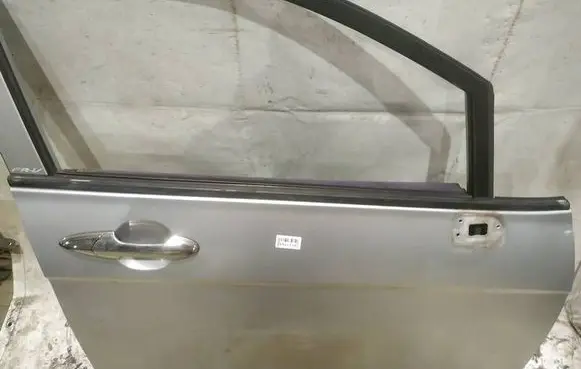 Honda FR-V Front door glass trim molding 