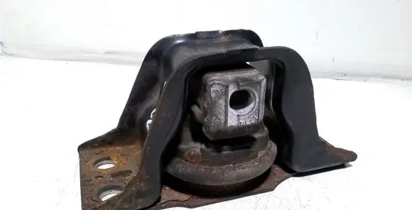 Nissan Micra Engine mount bracket