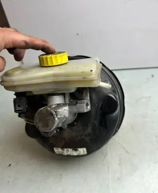 Volkswagen PASSAT B5 Brake booster 3B0614105B