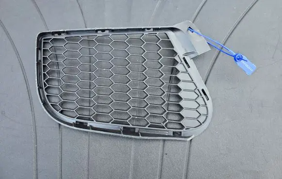 BMW X5 E70 Front bumper lower grill 7205577