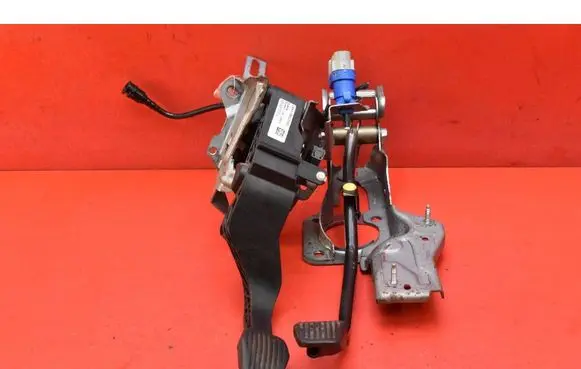 Ford Focus Accelerator throttle pedal JX617B633CC