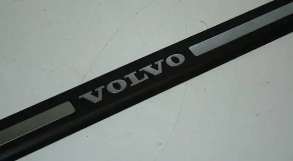 Volvo XC70 Front sill trim cover 8659960