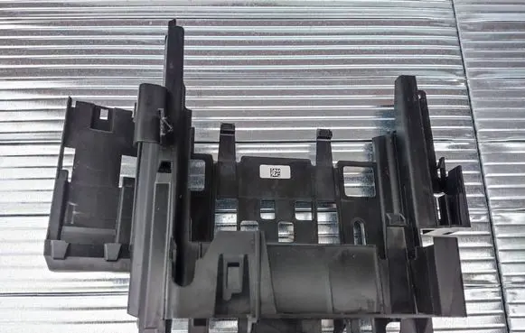 BMW 5 G30 G31 G38 Engine control unit holder 8605530