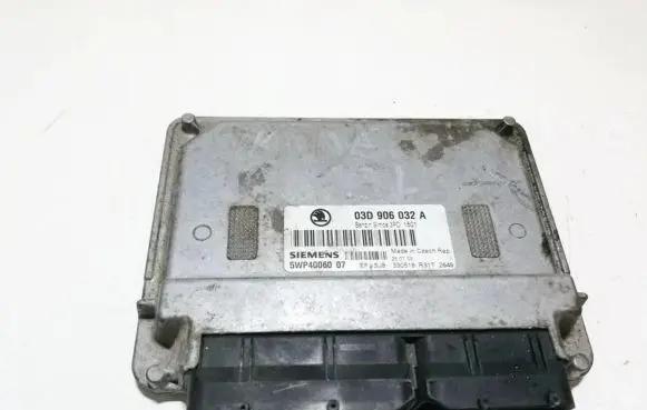 Skoda Fabia Mk1 (6Y) Engine control unit/module 03d906032a