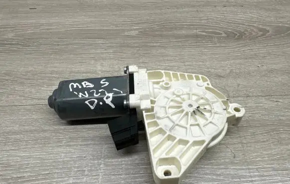 Mercedes-Benz S W221 Front door window regulator motor A2218202842 997457100 16047430