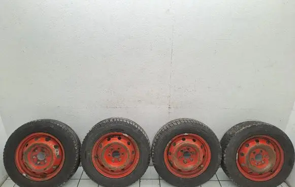 Iveco Daily 35.8 - 9 R16 steel rim 504103598