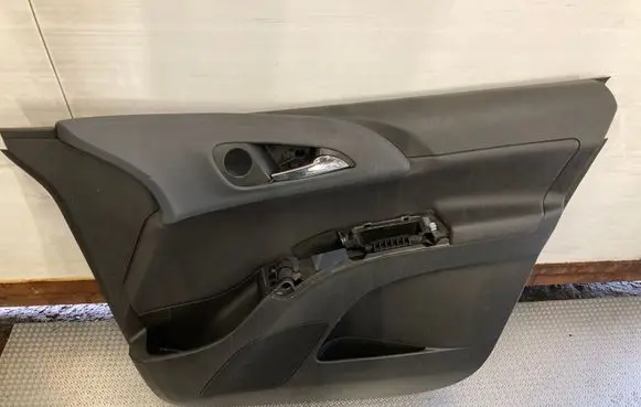 Opel Meriva B Front door card panel trim