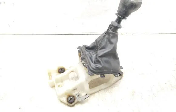 KIA Ceed Gear shifter/selector 437002HXXX