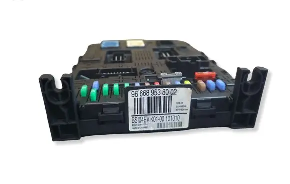 Peugeot 5008 Fuse module 20977771